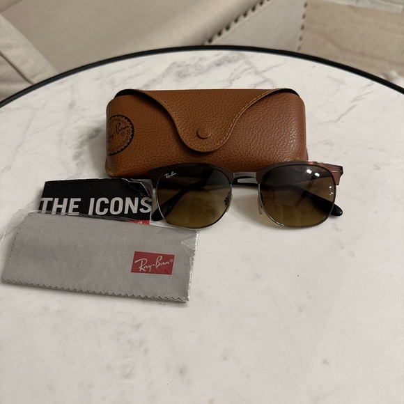 Ray Ban The Icon Sunglasses - Picture 2 of 9
